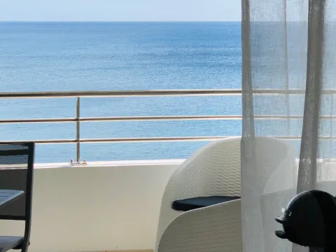 HOTEL PELICAN